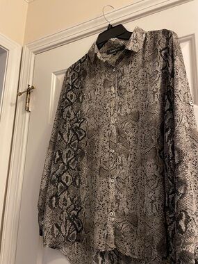 Sweet Rain Snake-Print Button-Up Shirt - Black & Grey M